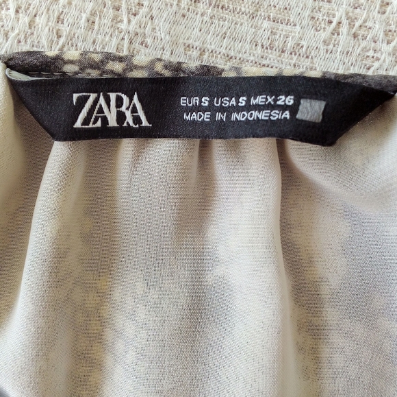 Snake/Python Print Midi-Dress with Belt - Picture 9 of 10